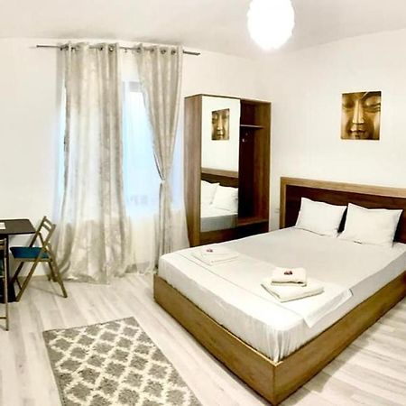 Ipsilanti House Aparthotel ยาช ภายนอก รูปภาพ