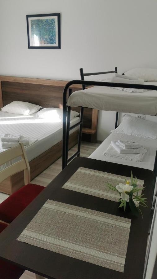 Ipsilanti House Aparthotel ยาช ภายนอก รูปภาพ